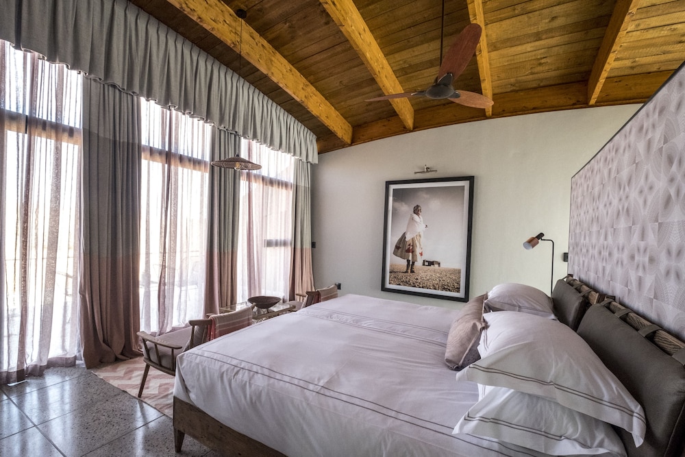 The Desert Grace, Gondwana Collection Namibia (PTY 10/58