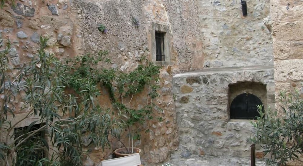Dorovinis Monemvasia Castlehouses 30/45