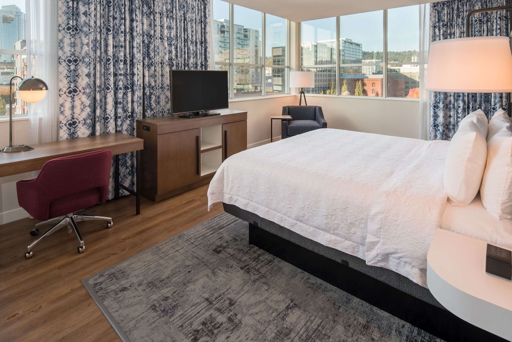 Hampton Inn and Suites by Hilton Portland-Pearl District 41/48