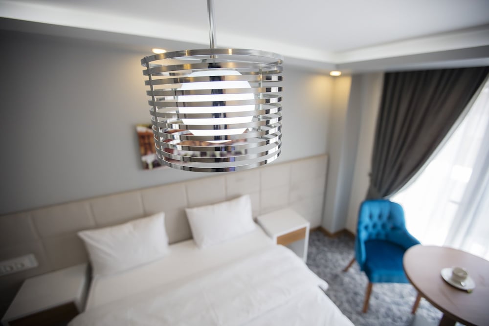 ROYAL INCI AIRPORT HOTEL 58/67