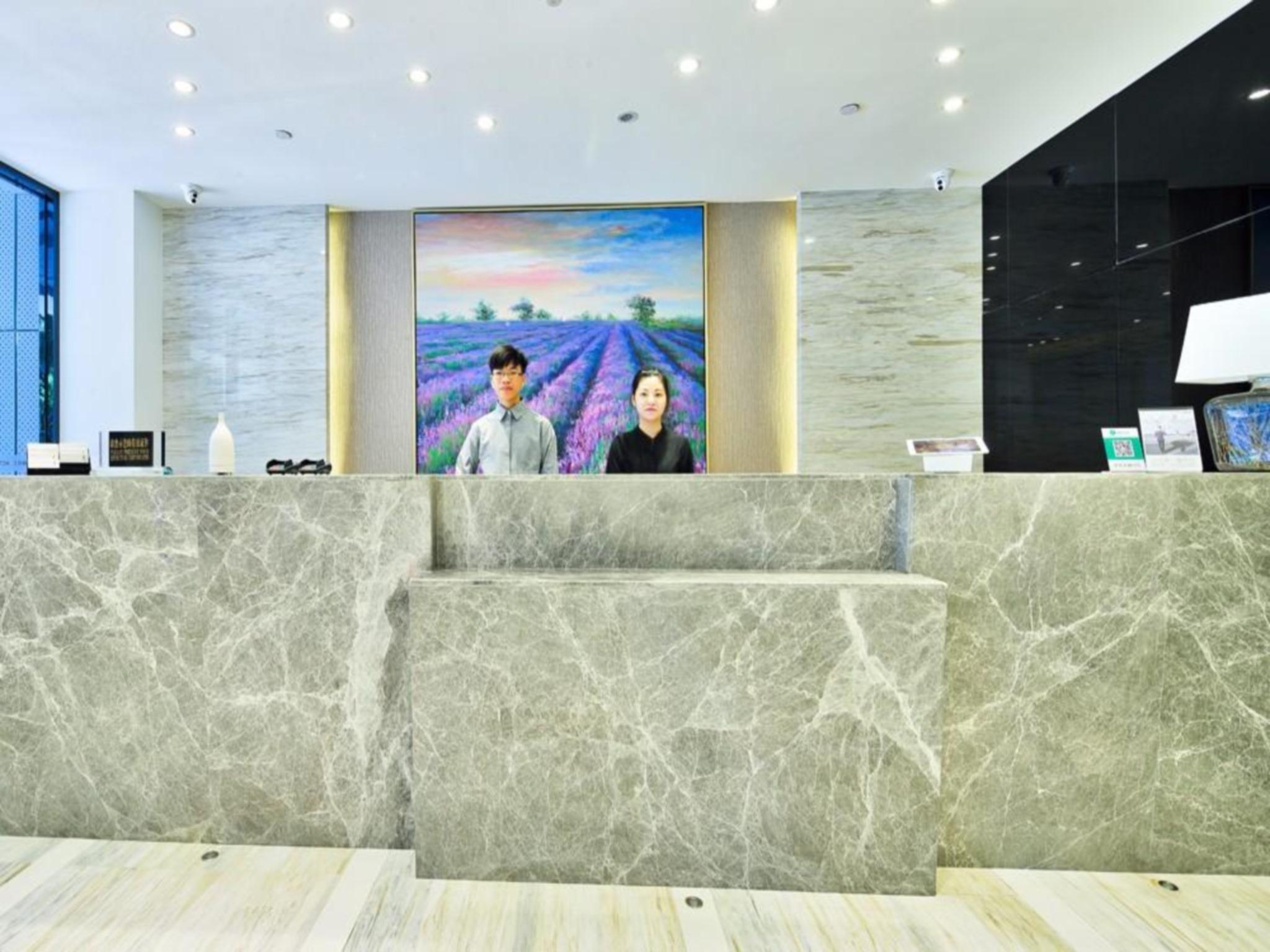 Lavande Hotel Shenzhen Baoan Haiya Binfen city 10/31