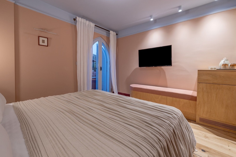 Yonca Anjelika Otel +12 11/50