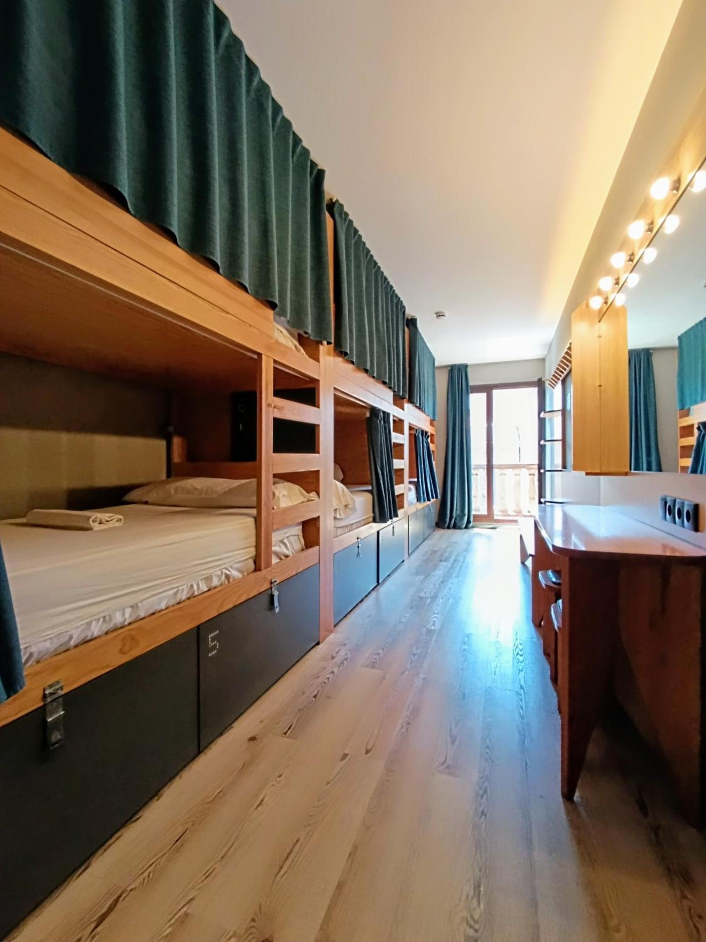 Female Dorm, Female Only, 6 Beds
