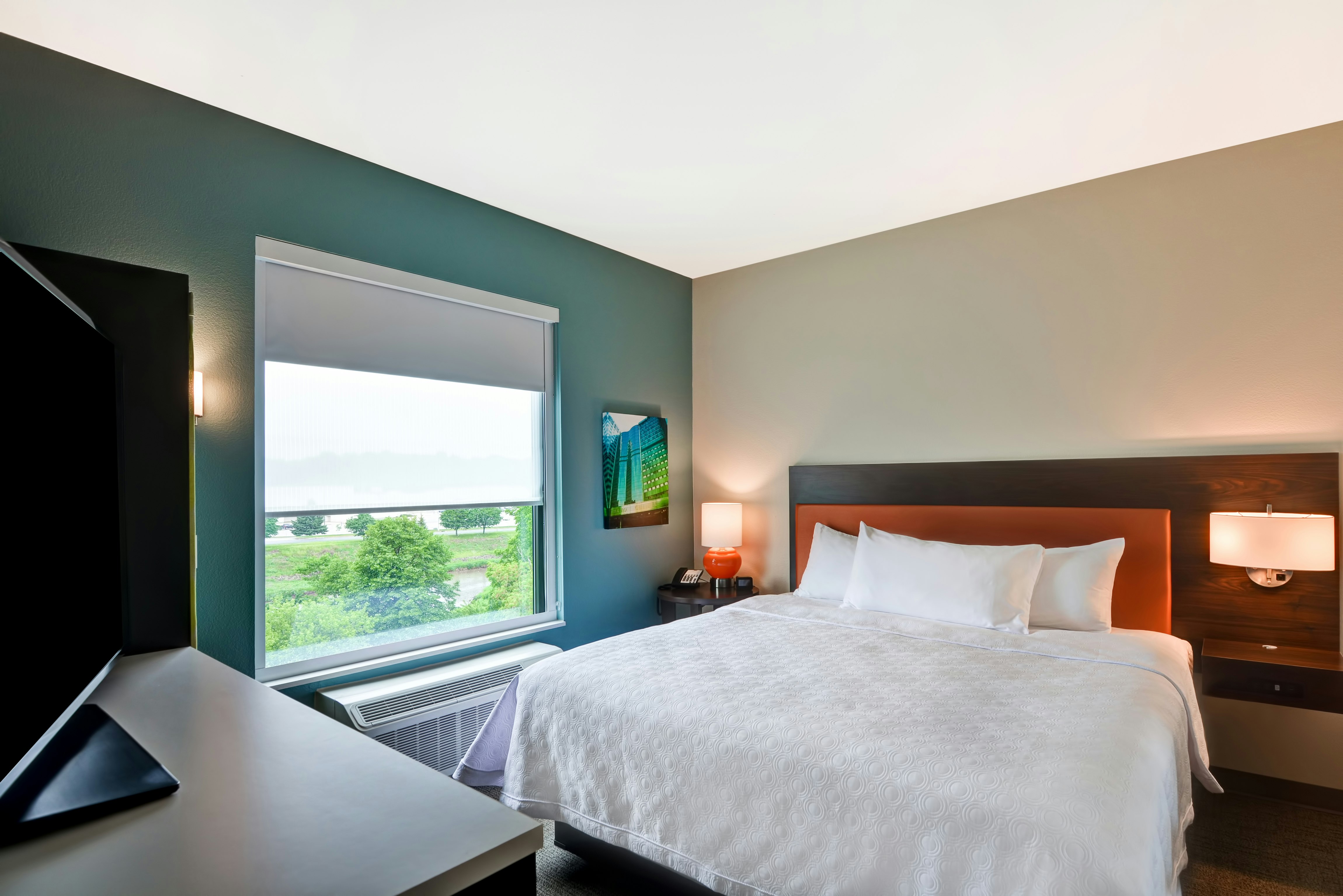 SUITE, KING BED, ACCESSIBLE