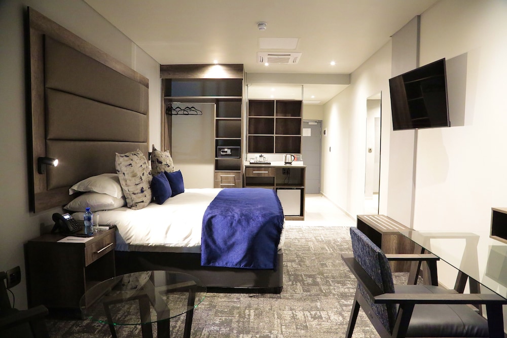 Blueberry Hill Hotel 10/50