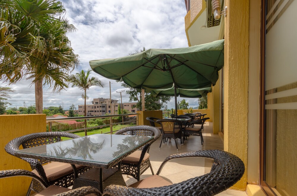 HILLSIDE PLAZA HOTEL 47/66