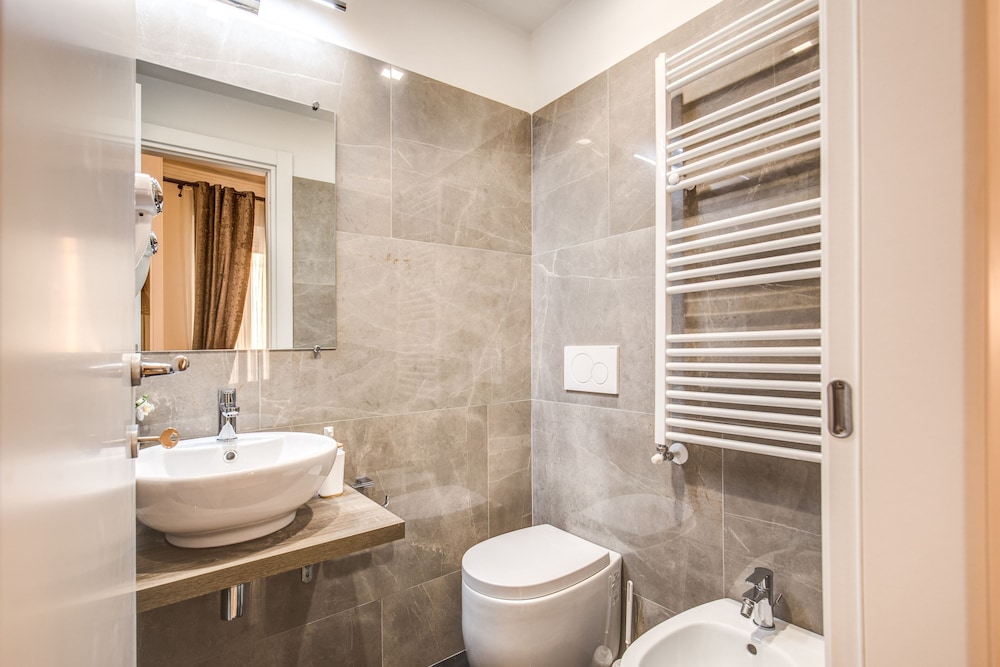 River Luxury Suites 20/25