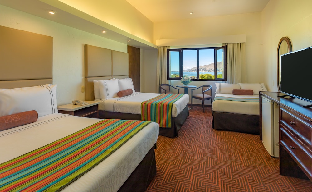 غرفة ثلاثية بسريرين مزدوجين بإطلالة على البحيرة، Sonesta Hotel Posadas del Inca Puno 4/8