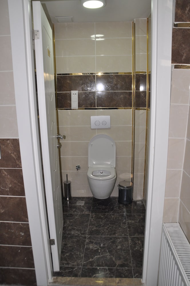 Grand Sera Hotel 49/50