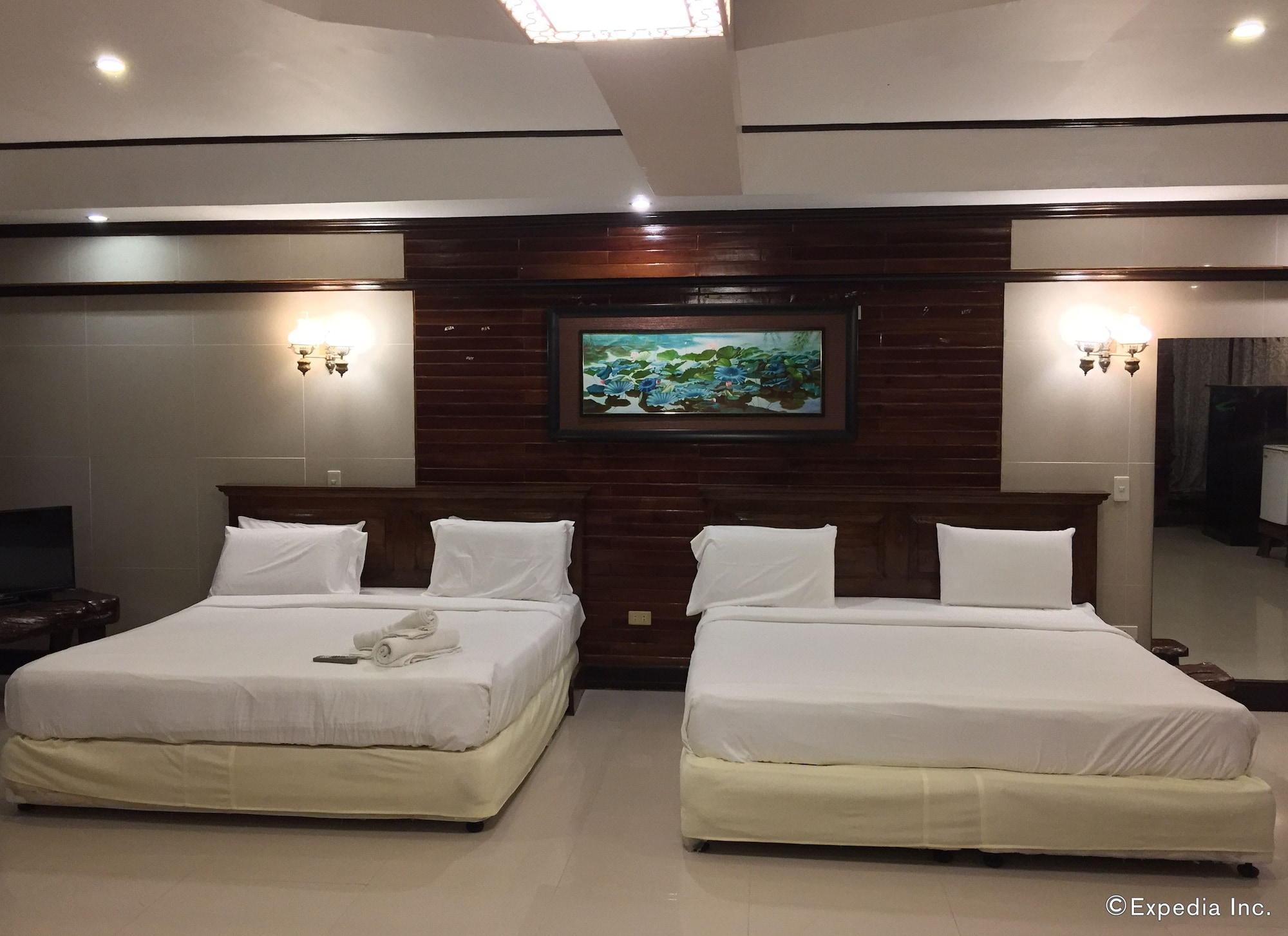 EXCLUSIVE, STUDIO, SUITE