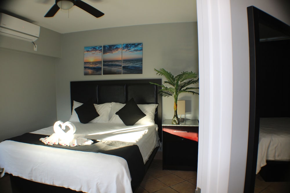 Grace Bay Suites 11/50