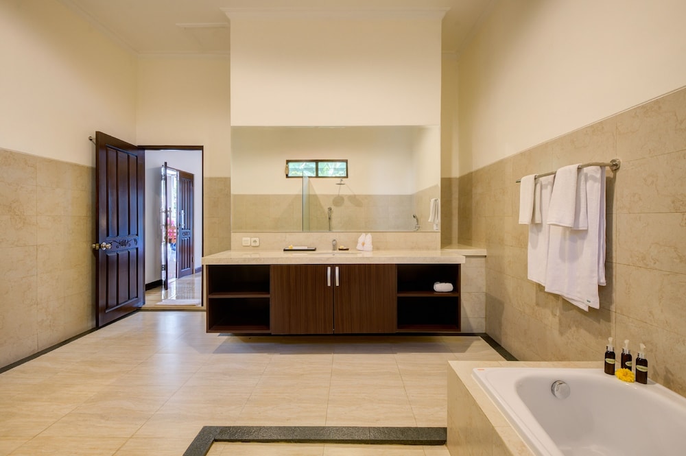 جناح ديلوكس بسرير مزدوج وسريرين منفصلين، Gracia Bali Villas & Apartment 9/10