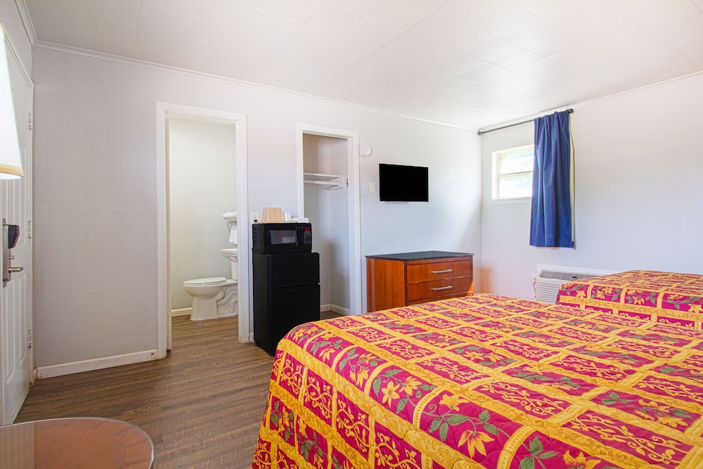 Room at Hotel McAlester OK S Main St, MCALESTER - OK
