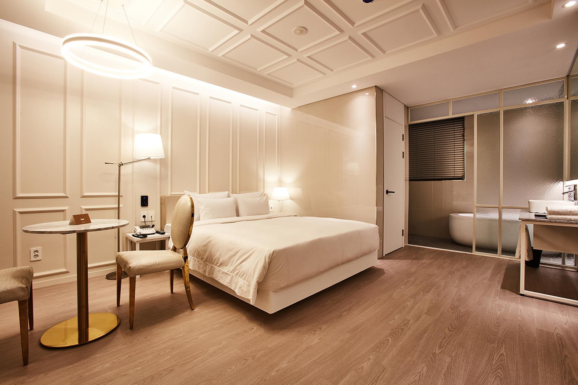 White, Deluxe, Double Bed