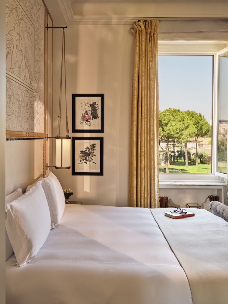 Eden, Suite, King and Twin Beds