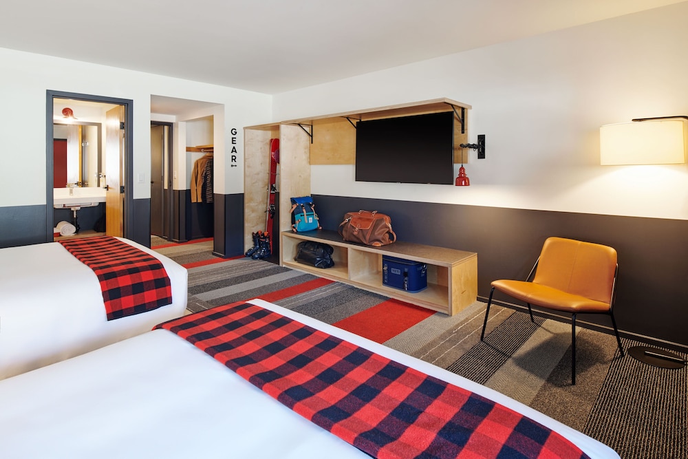 Mountain Modern Motel 42/72