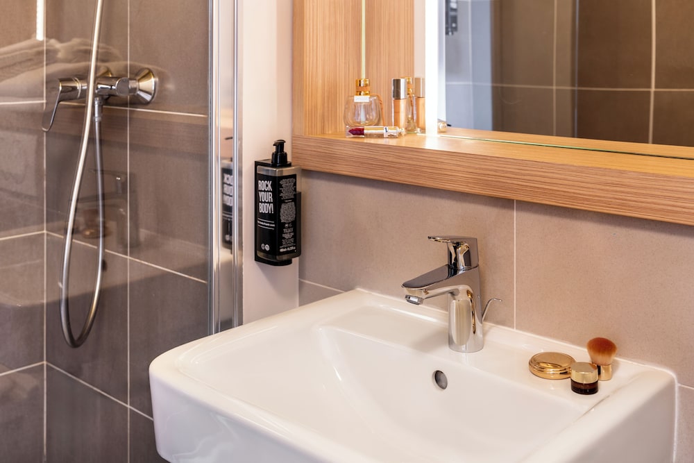 ibis Styles Prevessin Geneve Aeroport 48/50