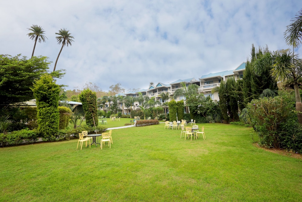 Humming Bird Resort 45/50