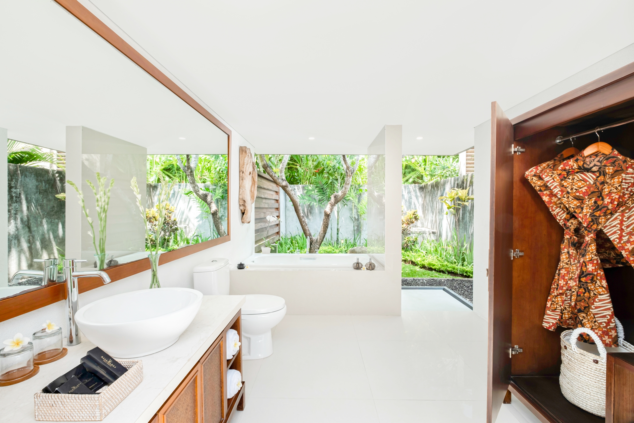 2 Bedrooms, Pool, Villa