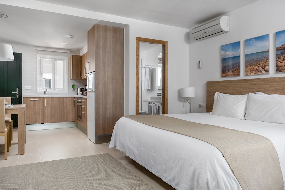 White Sands Beach Club 5/49