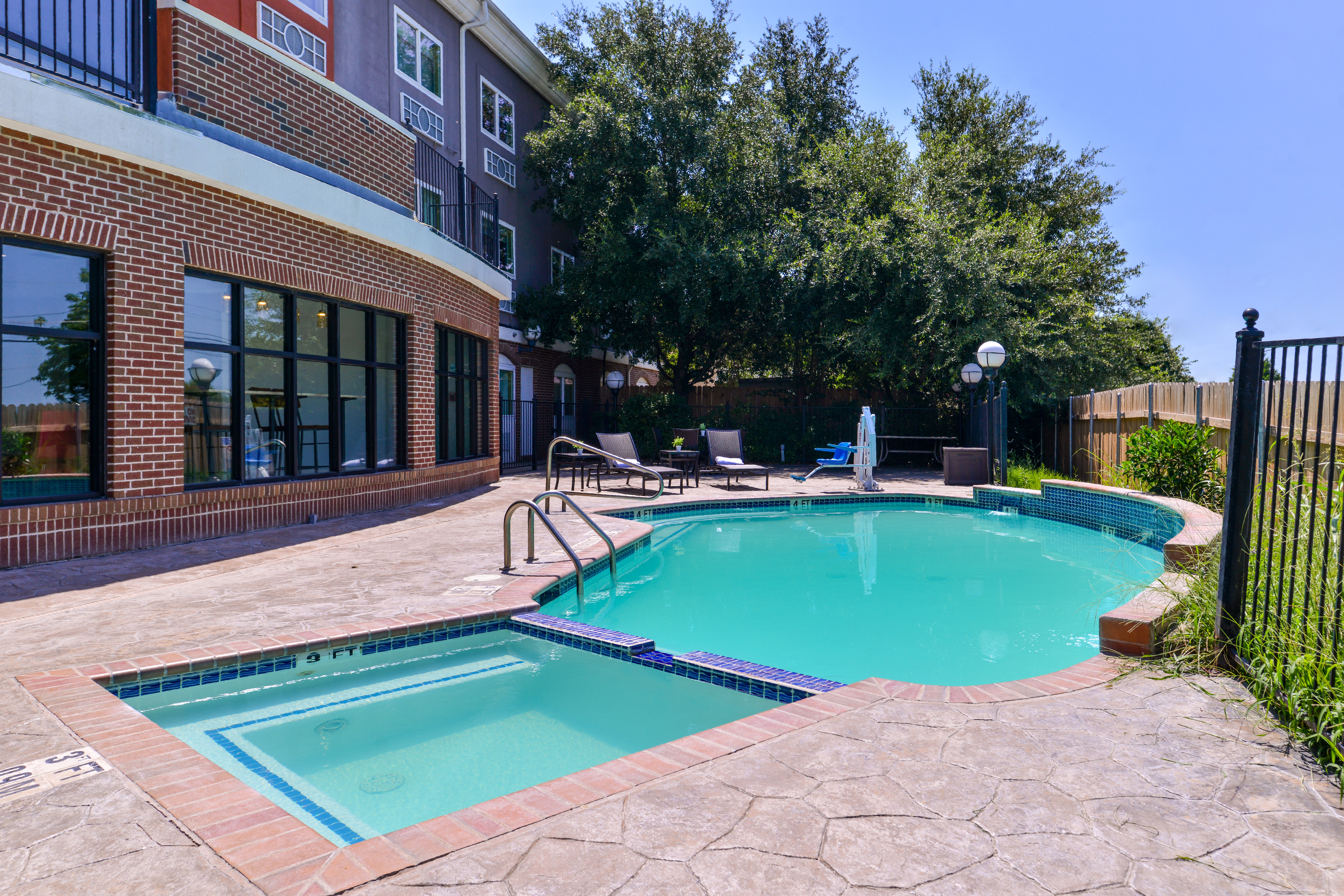Holiday Inn Express Hotel And Suites Elgin 57/57