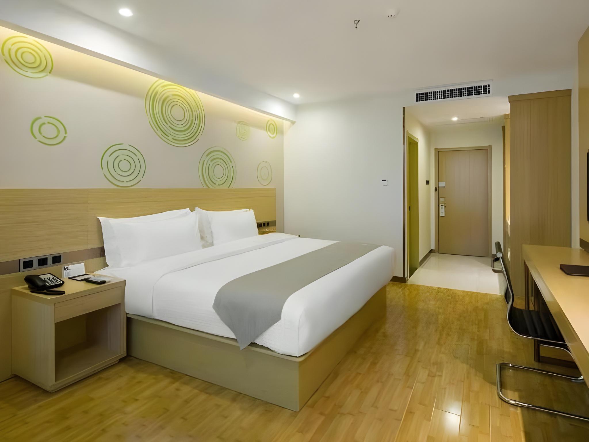 BUSINESS, QUEEN BED