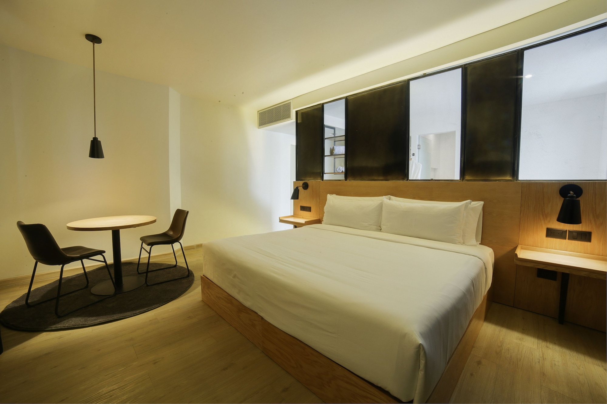 Master, King Bed, Living Area