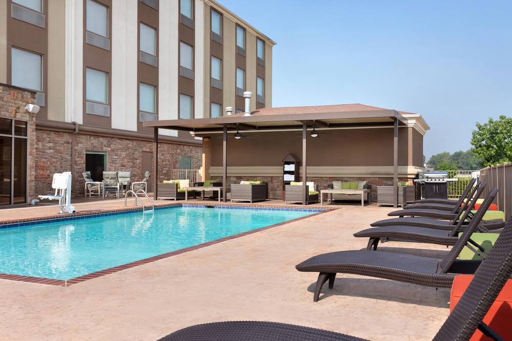 Holiday Inn Express Hotel Suites Searcy 2/50