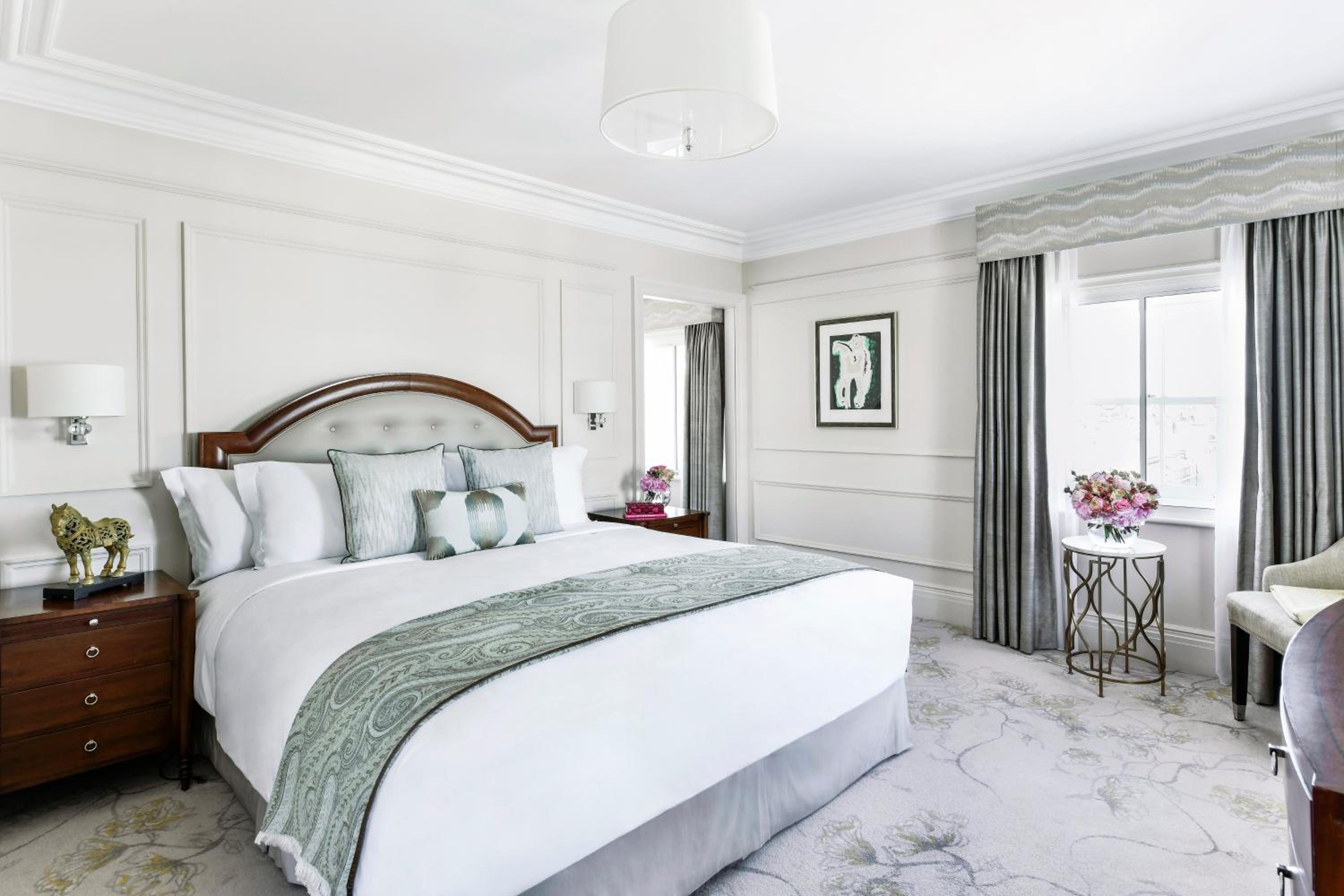 Tower, Suite, Queen Bed