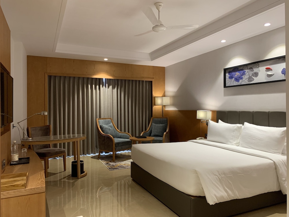Deluxe, King Bed
