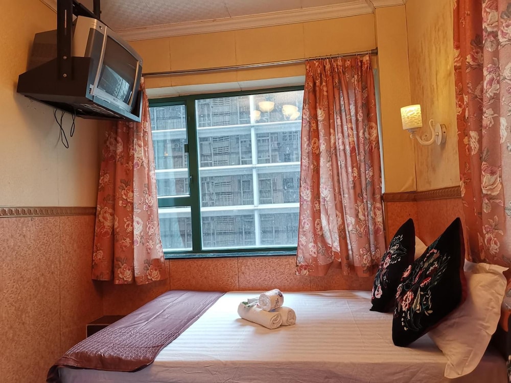 Pay-Less Guest House 16/50