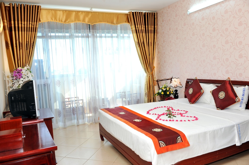 Luxury Hotel 25/58