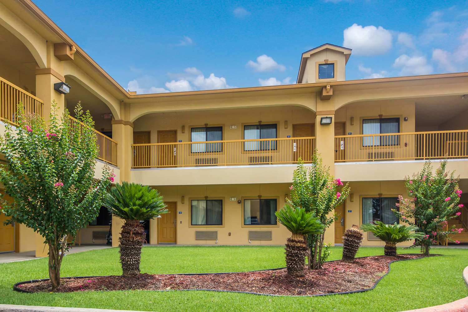 Americas Best Value Inn And Suites Tomball 4/30