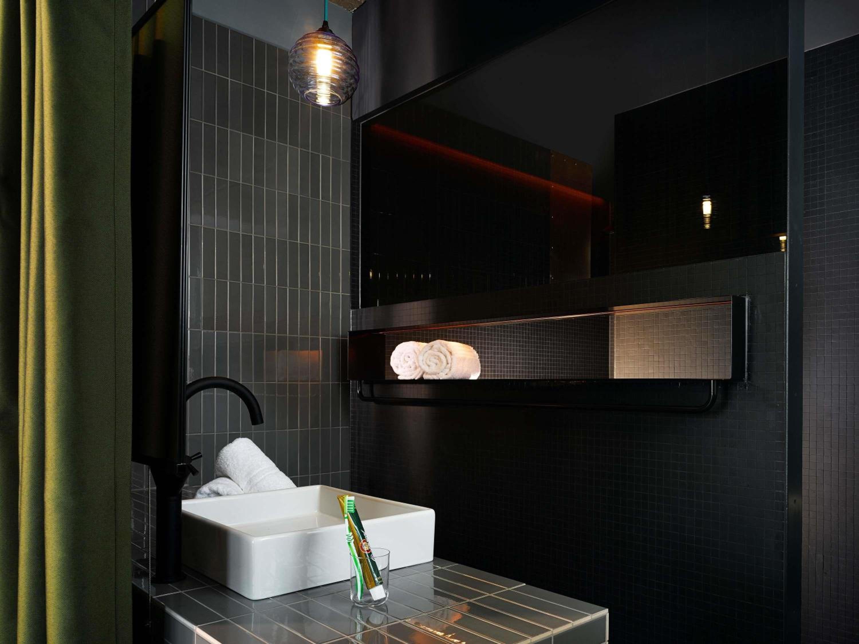 Medium Urban, Twin Beds, Queen Bed، 25hours Hotel Bikini Berlin 4/4