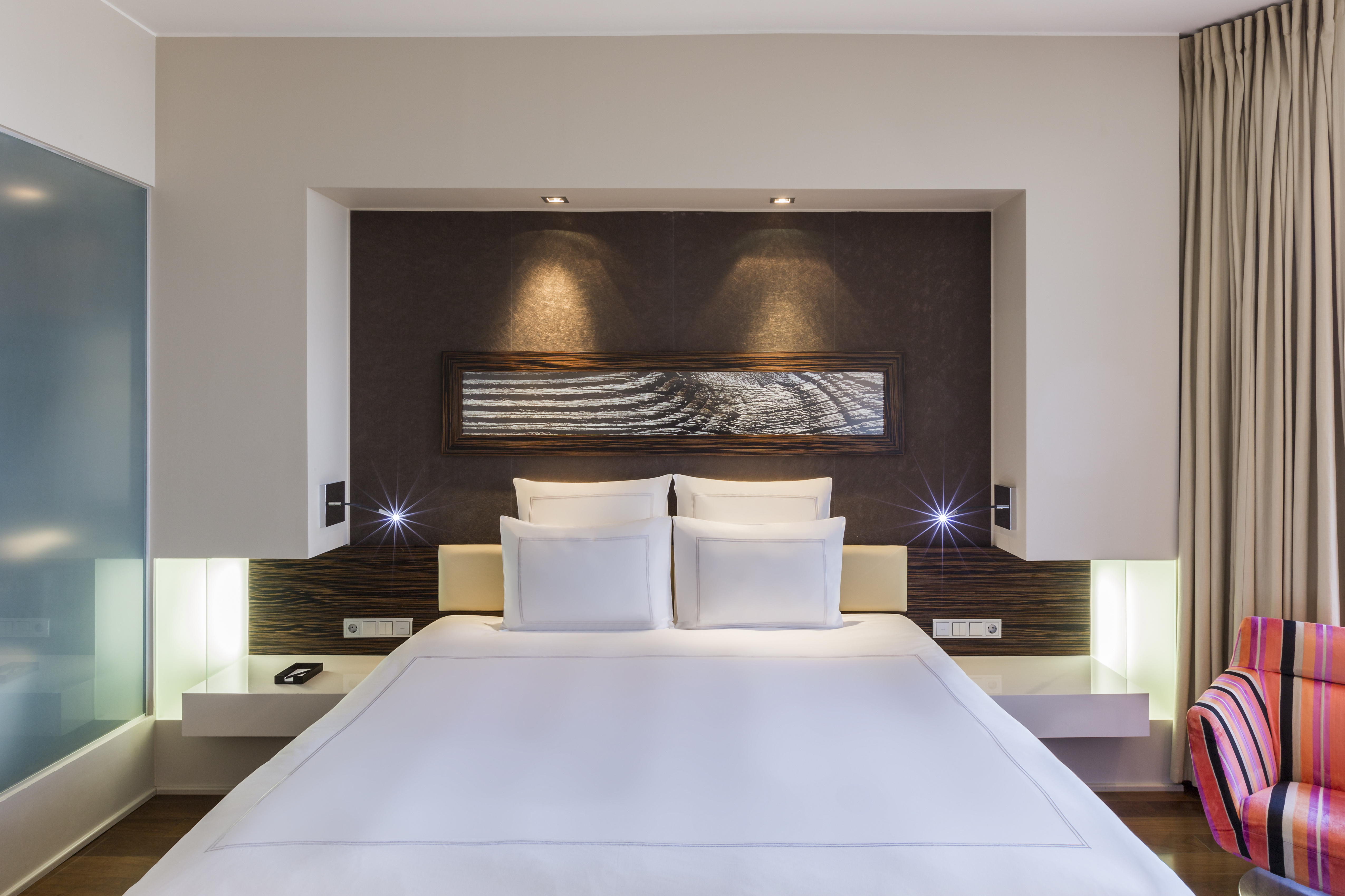 SWISS ADVANTAGE, KING BED