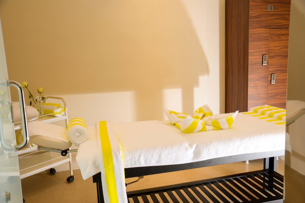 فندق ورويك الخبر(Warwick Al Khobar Hotel) 30/75