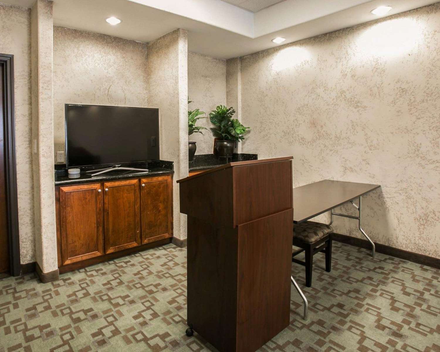 Sleep Inn Suites Highway 290 Nw Freeway 20/24