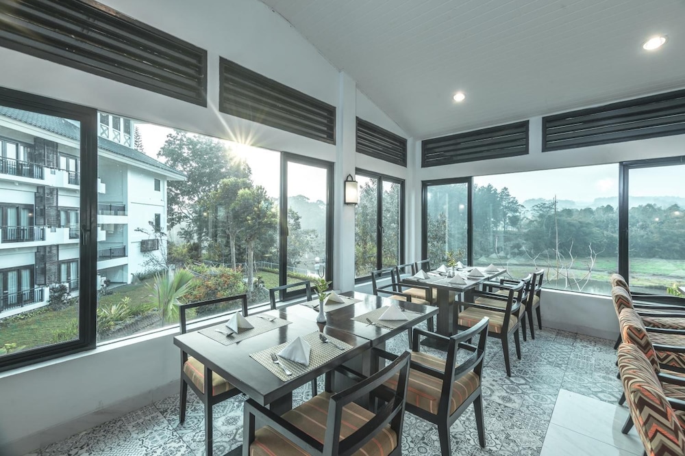 Lido Lake Resort by MNC Hotel 47/63