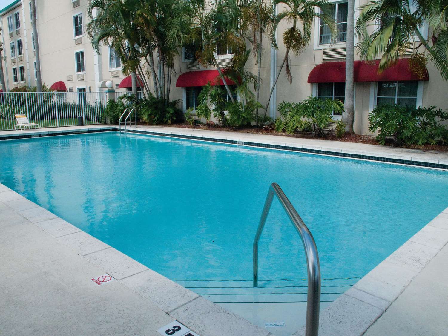 La Quinta Inn & Suites by Wyndham Sawgrass 37/55