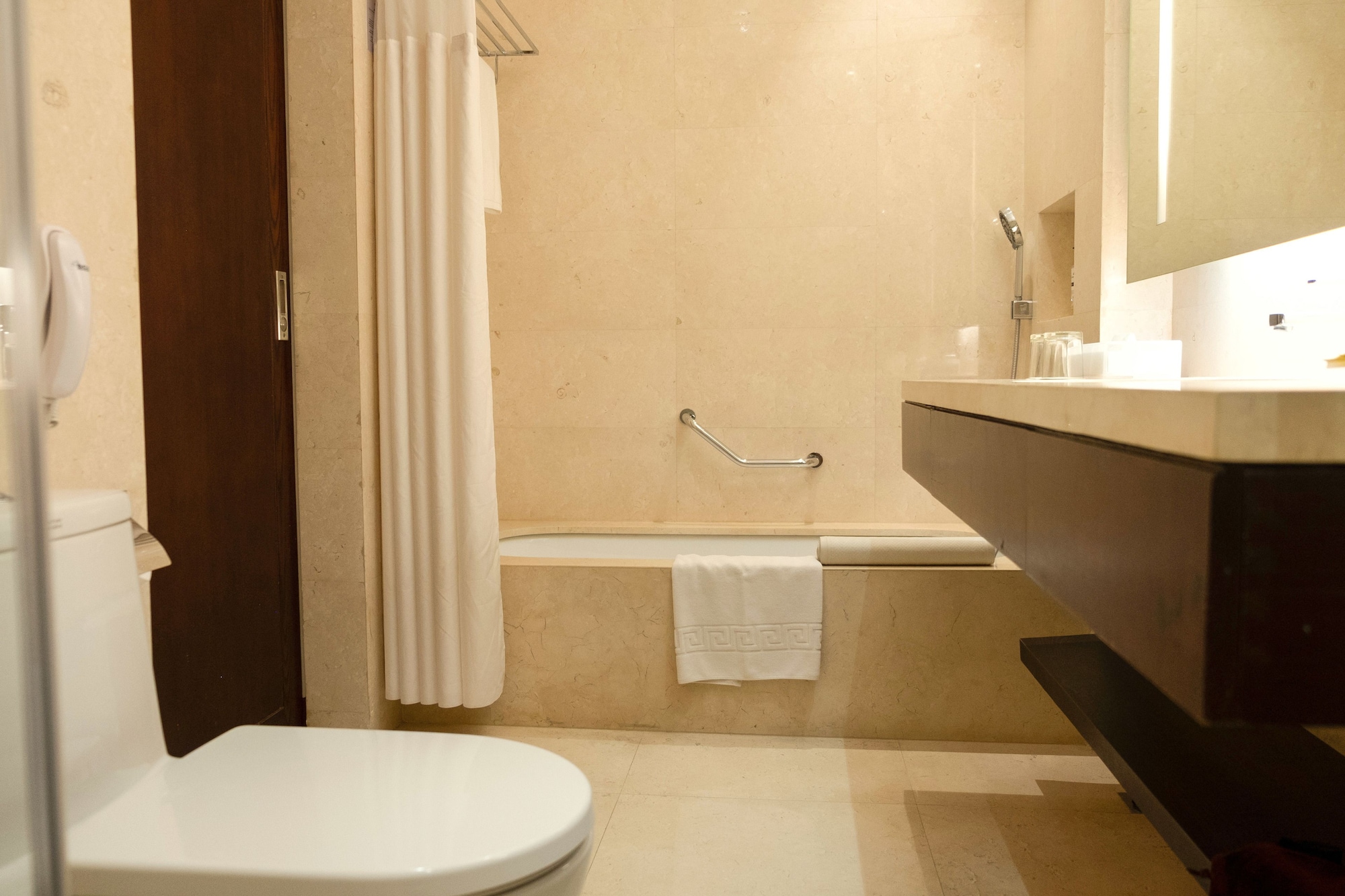 غرفة ديلوكس بسرير كينج، City Garden Grand Hotel 9/10
