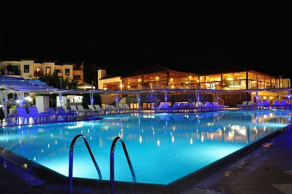 St Nicholas Park Hotel 12/26