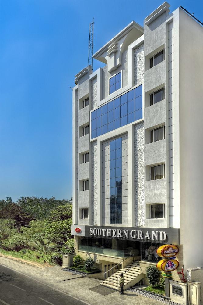 Hotel Southern Grand 7/53