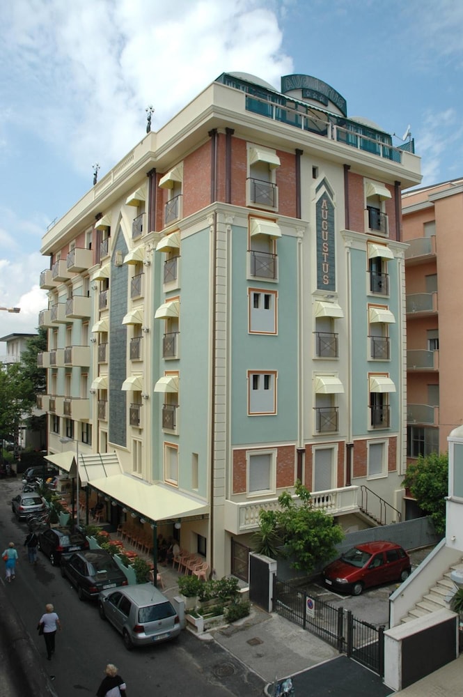 Hotel Augustus 4/49