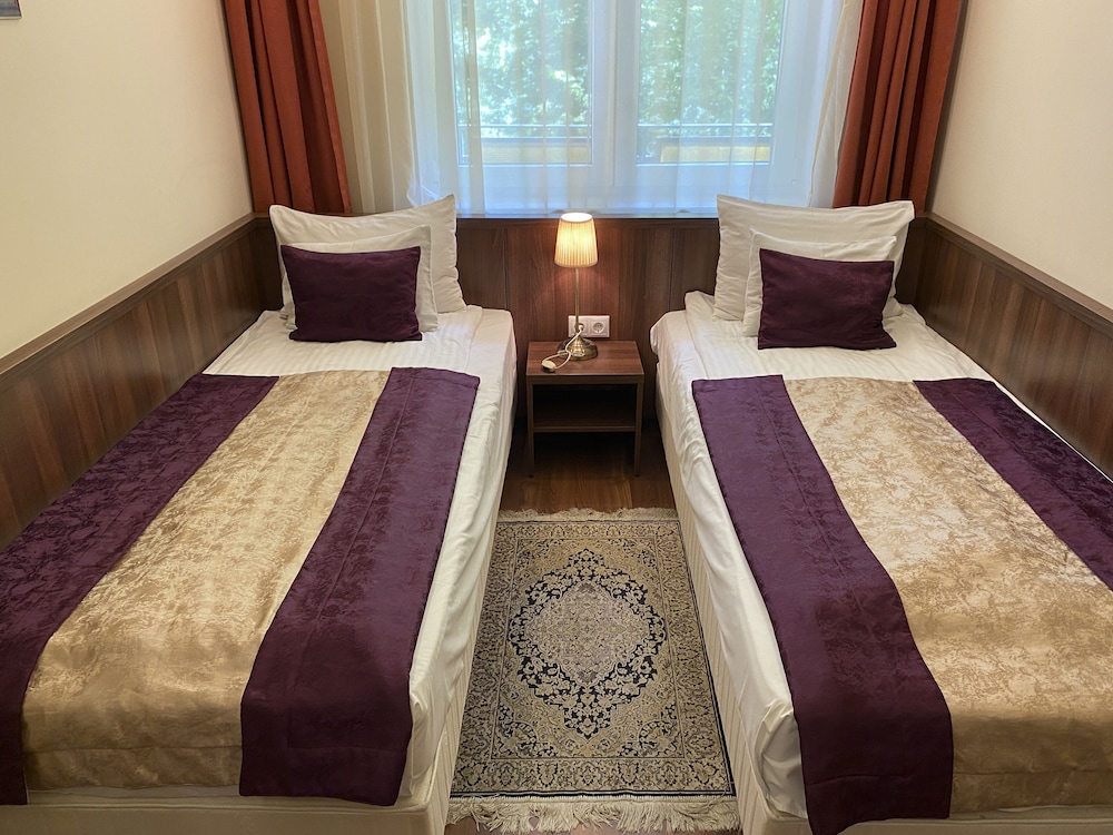 Gold Hotel Budapest 50/68