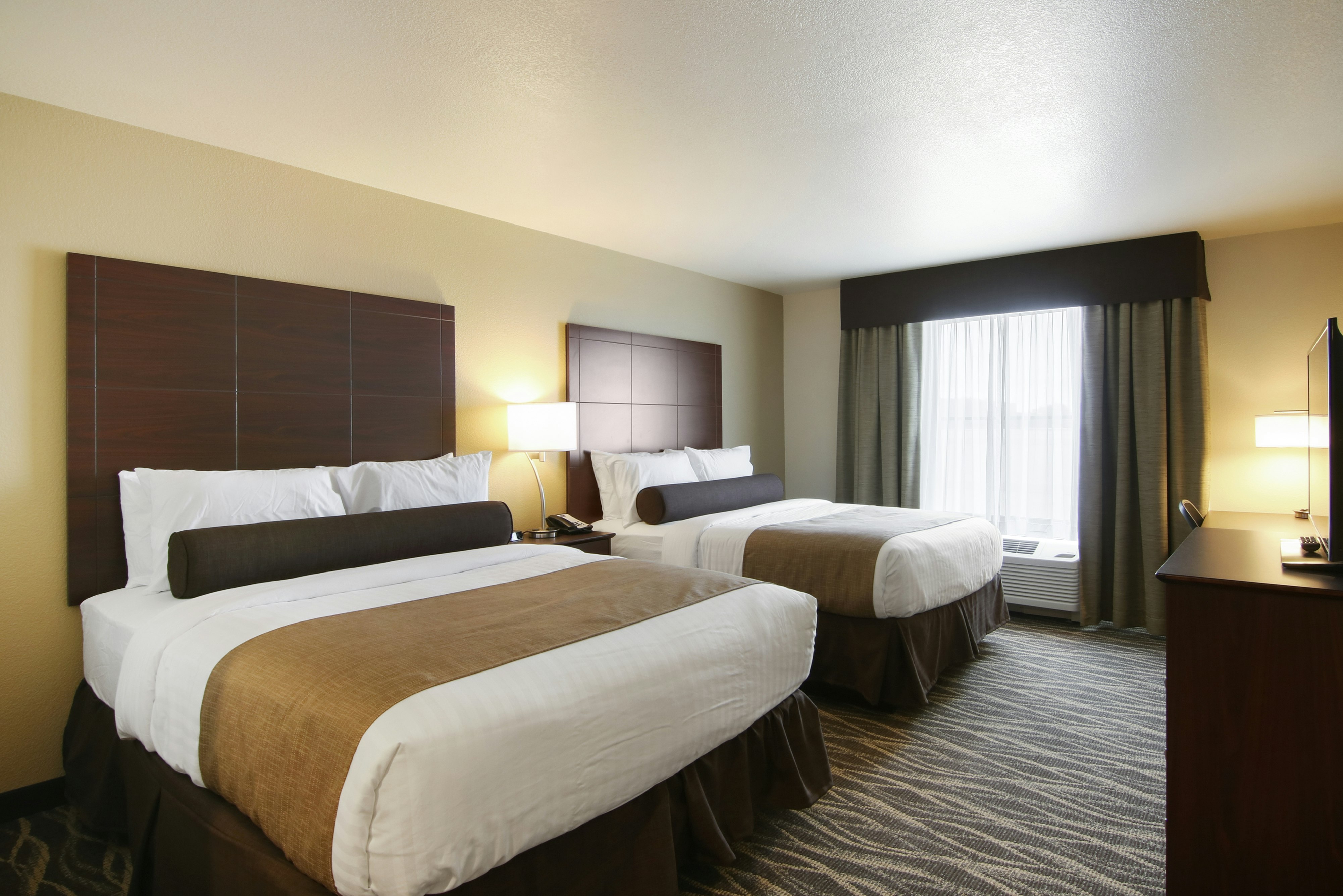 Cobblestone Inn & Suites at UW Stout Downtown Menomonie 17/54