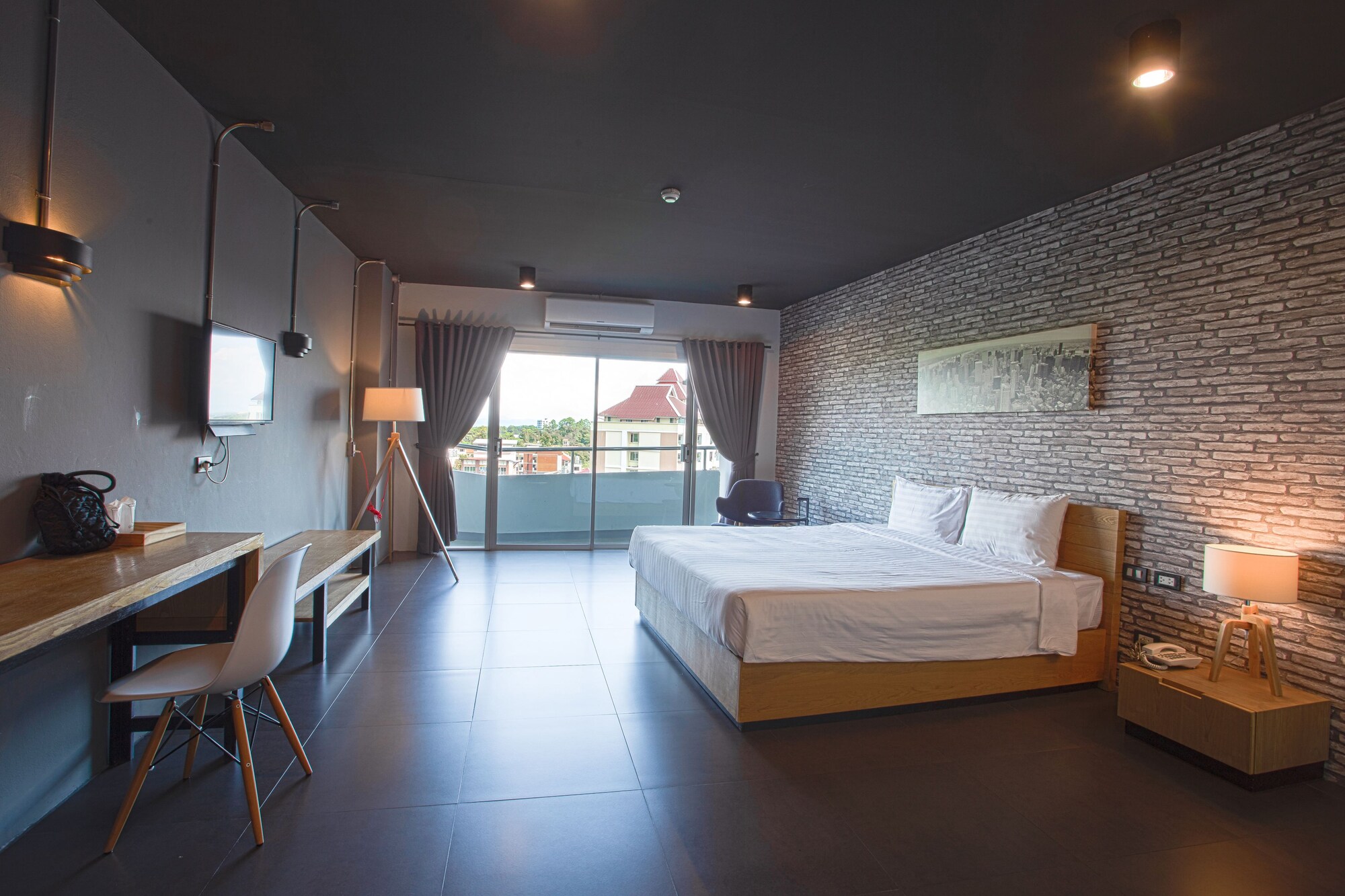 LOFT, STANDARD, KING BED