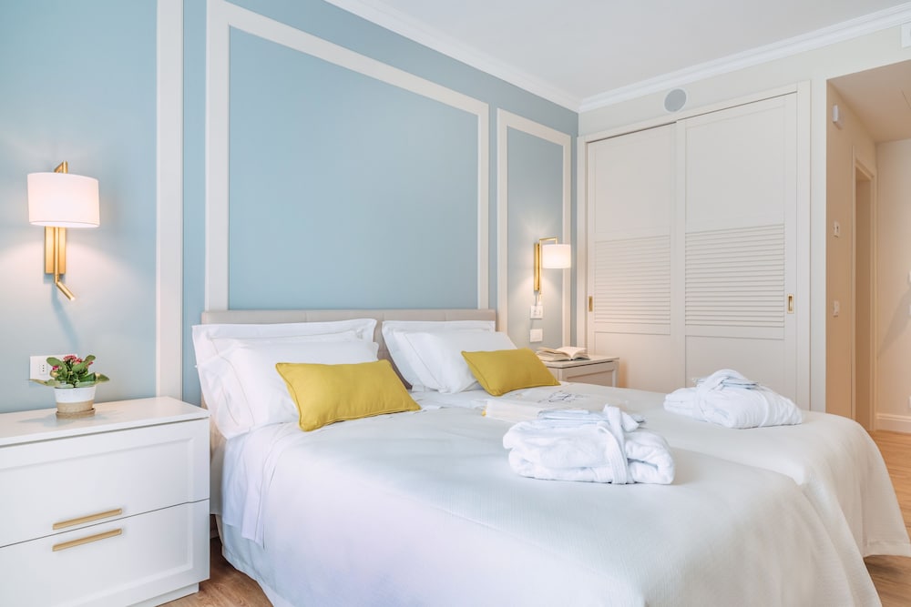 ROOM, SINGLE, DOUBLE BED, BALCONY