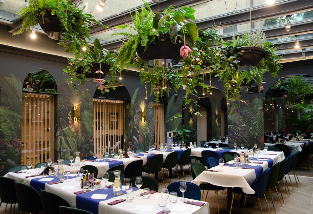 restaurant cafeteria