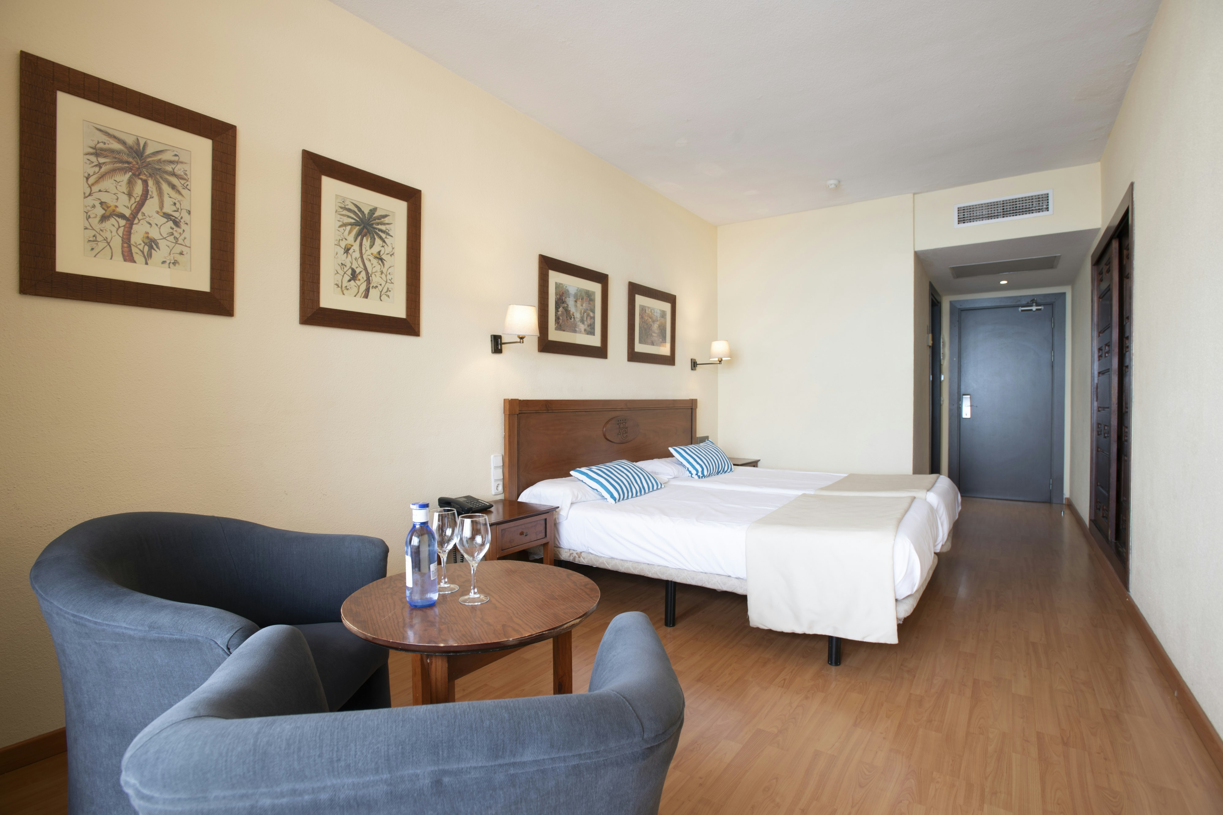 غرفة ديلوكس بسريرين منفصلين، Leonardo Hotel Torremolinos Costa del Sol 3/6