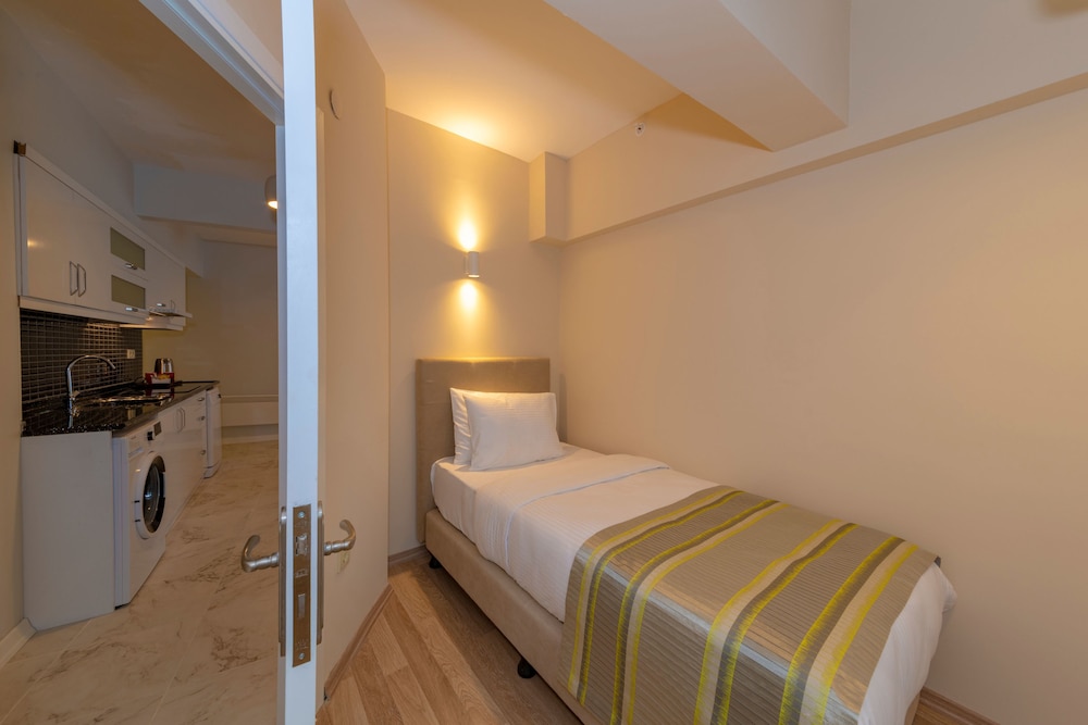 Feri Suites 17/50